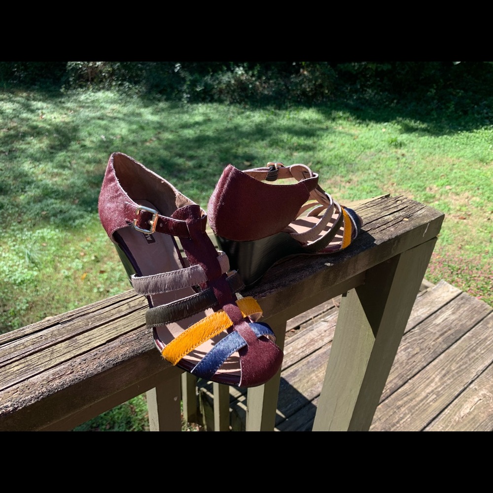 NWOT Cowhide Multi-Strap Wedge Heels - Picture 9 of 12